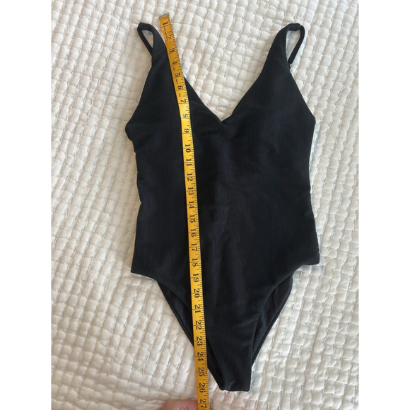 Beach Riot Black Ribbed Tank Moderate Coverage NWOT Small - Picture 9 of 10